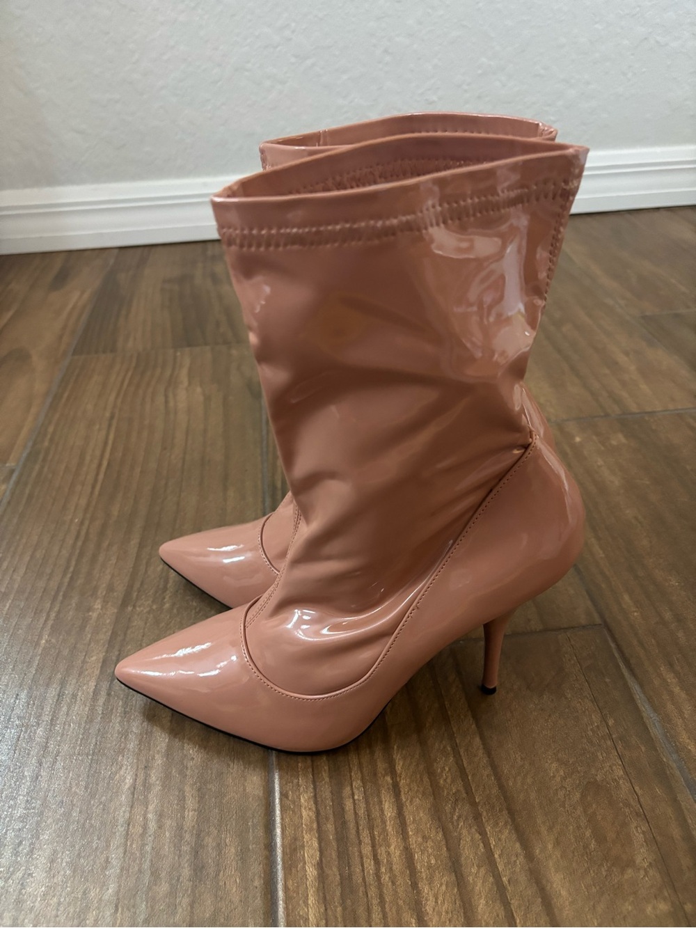 Cape Robbin Patent Pointed Sock Boot in Rose NWOB - Picture 8 of 11
